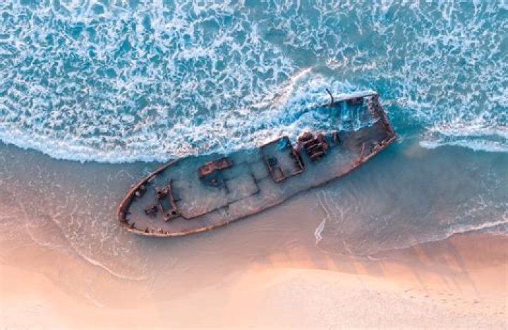 What does flotsam and jetsam mean?