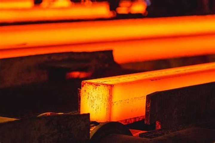 What does metallurgist do?