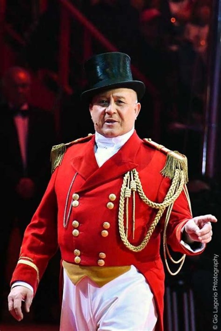 What does monsieur loyal to in act 5?