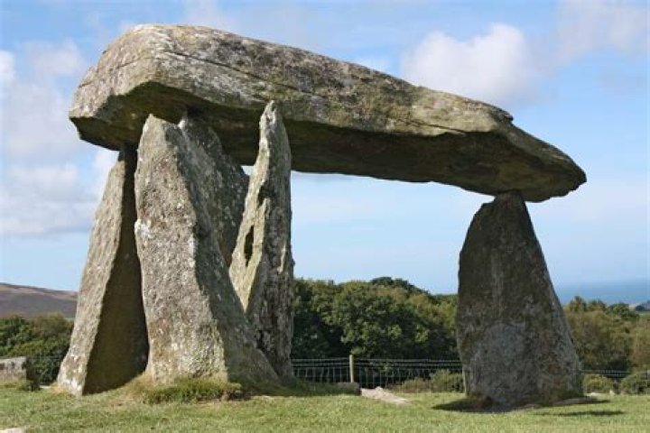 What is a cromlech?