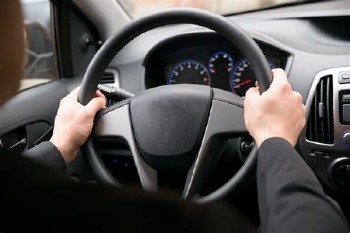 What is a driving steering wheel?