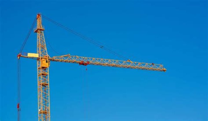 What is a self erecting tower crane?