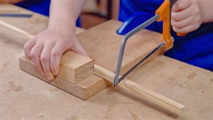 What is mean by sawing?