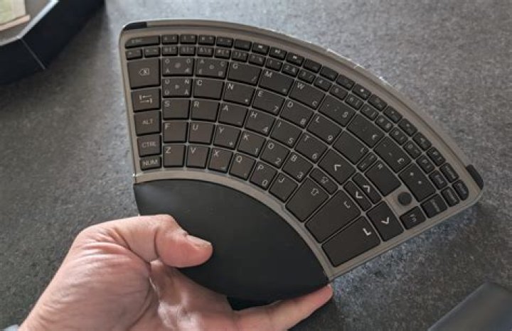 What is one handed keyboard on iphone?