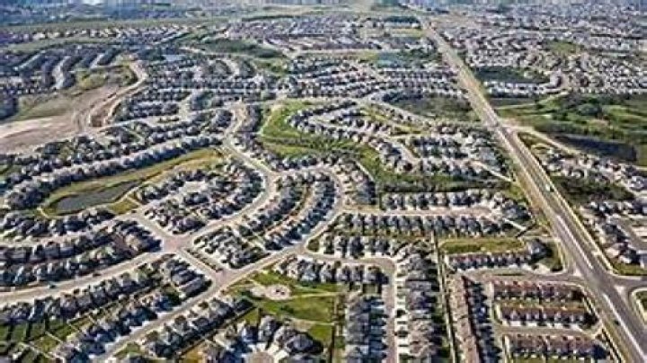 Whats urban sprawl mean?