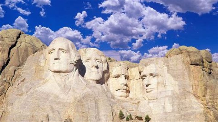 When did they carve mount rushmore?