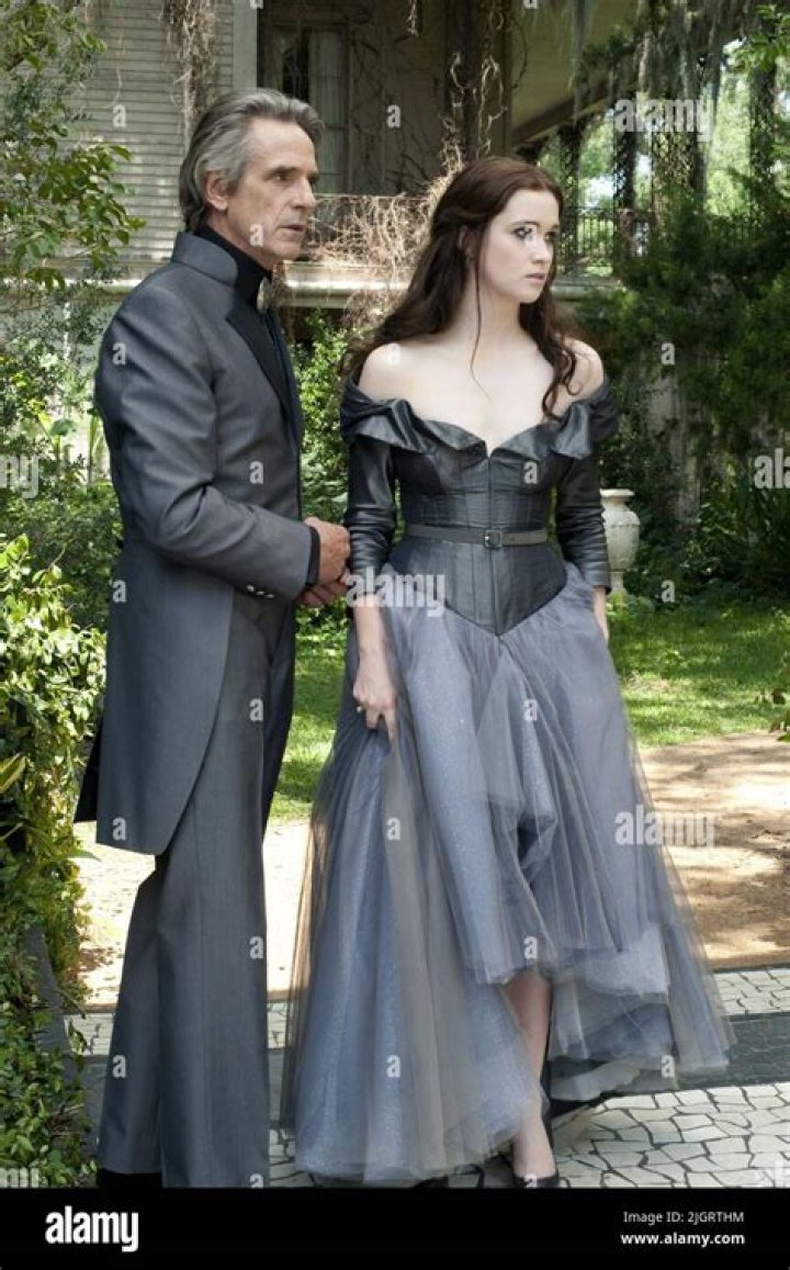 When is lena duchannes birthday?