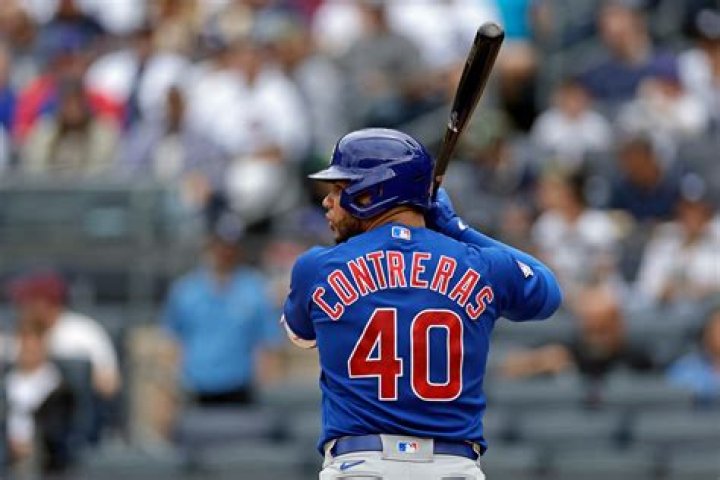 When is willson contreras a free agent?