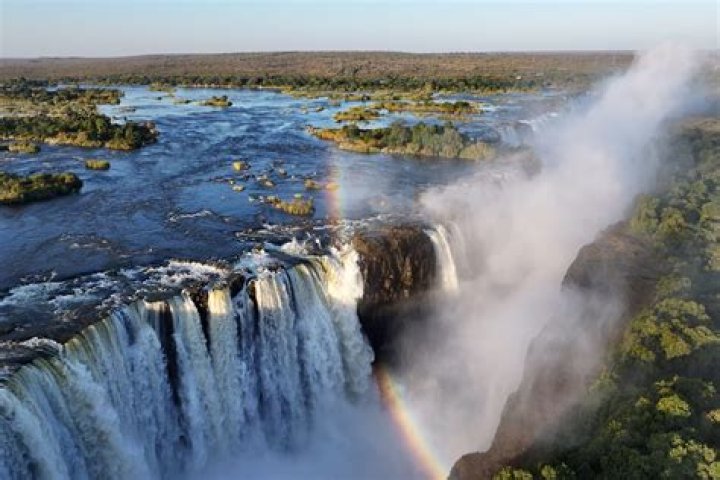 When rhodesia became zimbabwe?