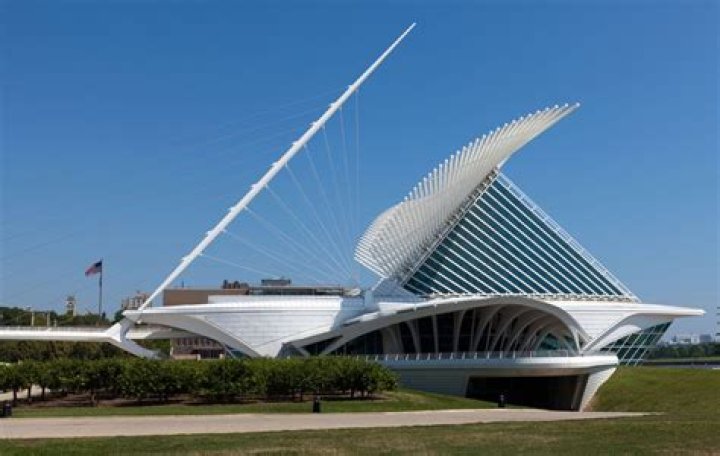 When was the calatrava in milwaukee built?
