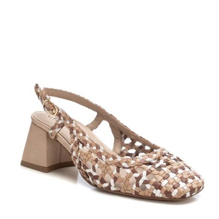 Where are carmela shoes made?