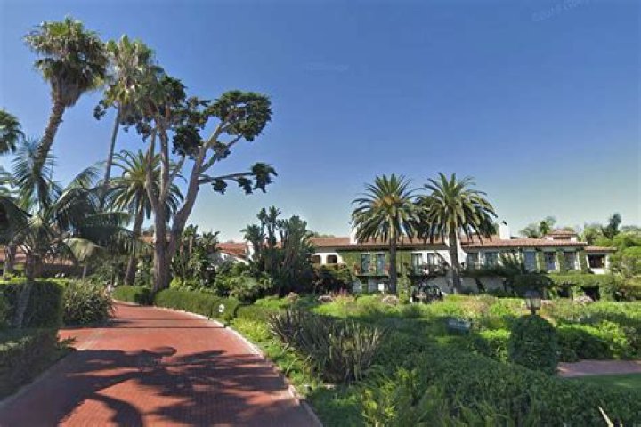 Where does ty burrell live?