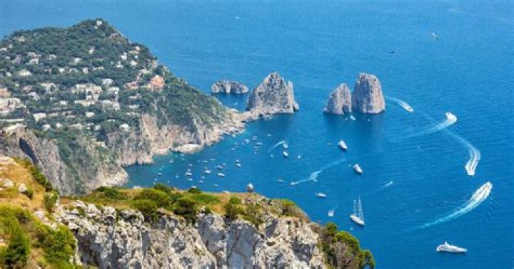 Which is better ischia or capri?