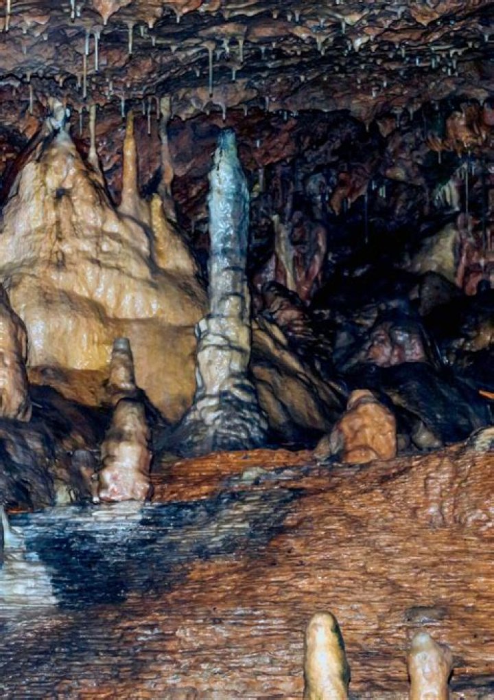 Which is the best cavern to visit in castleton?