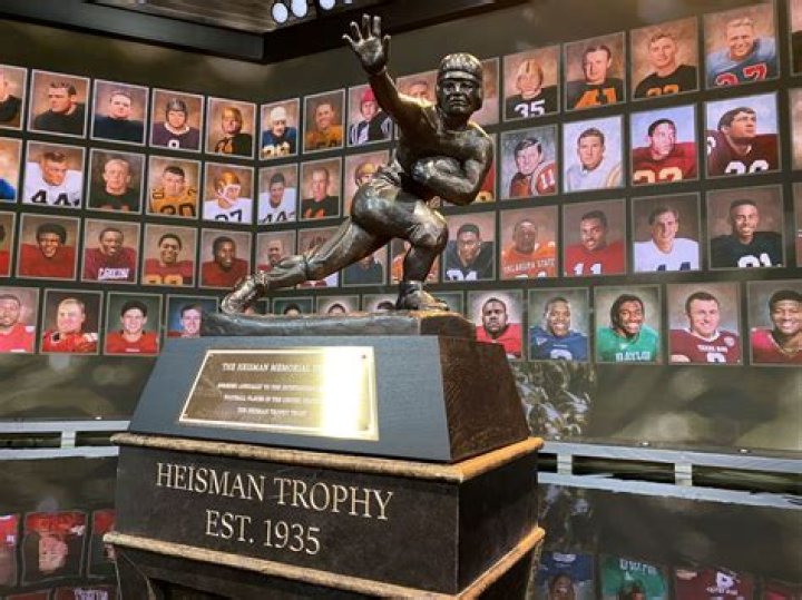 Who's in contention for the heisman trophy?
