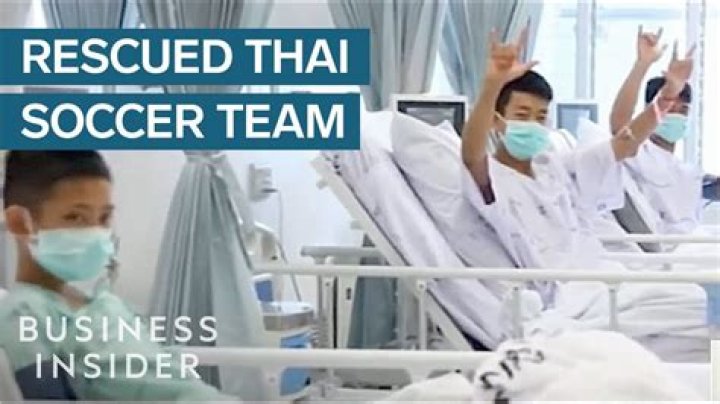 Who died rescuing the thai soccer team?