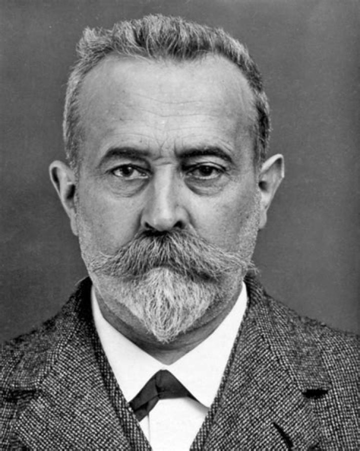 Who is alphonse bertillon?