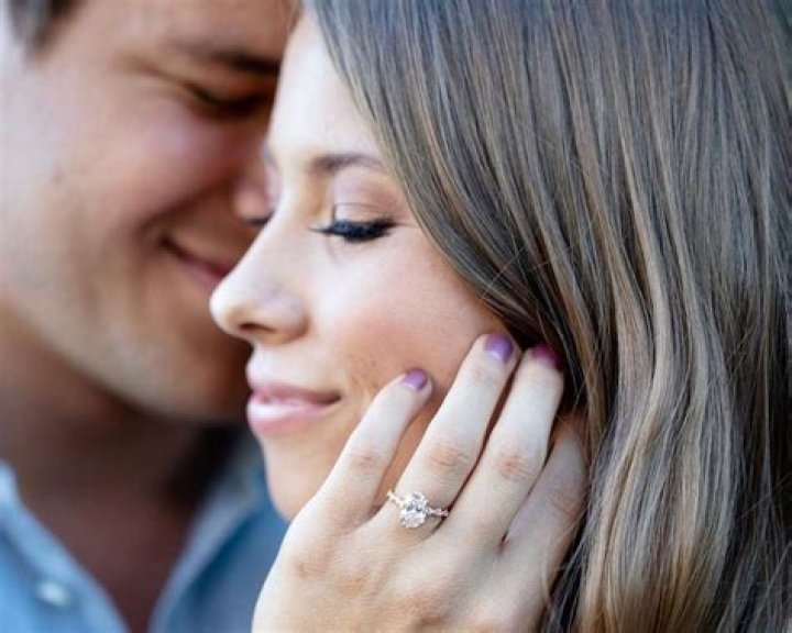 Who is bindi irwin engaged to?