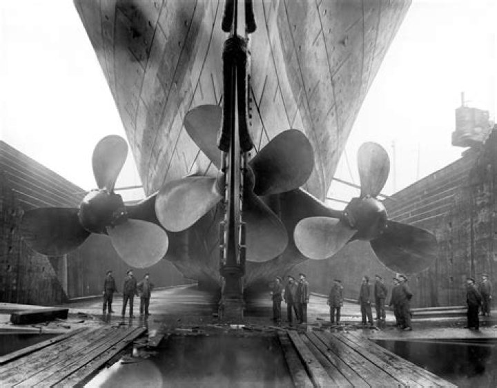 Who made titanic propellers?