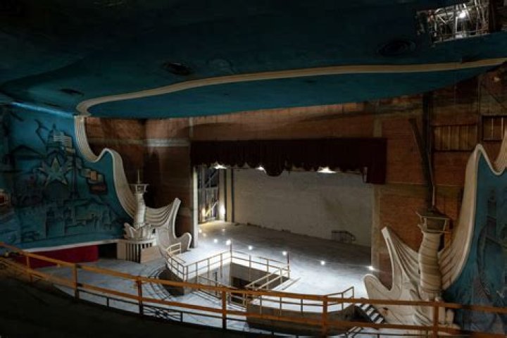 Who owns alameda theater?