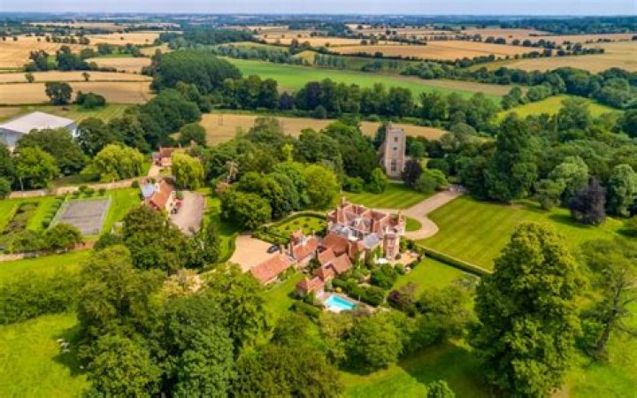 Who owns belchamp hall?