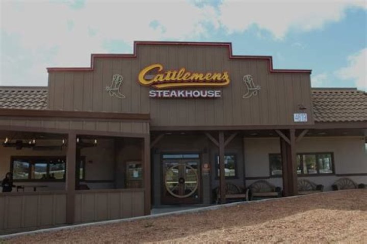 Who owns cattlemen's restaurant?