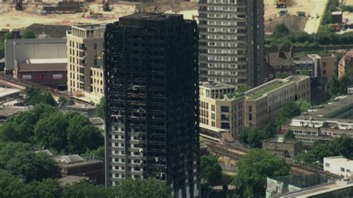 Who put cladding on grenfell tower?