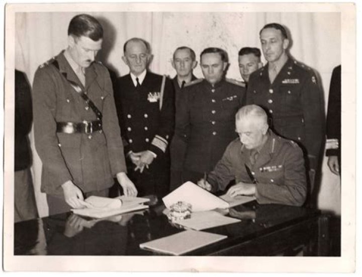 Who signed the capitulation?