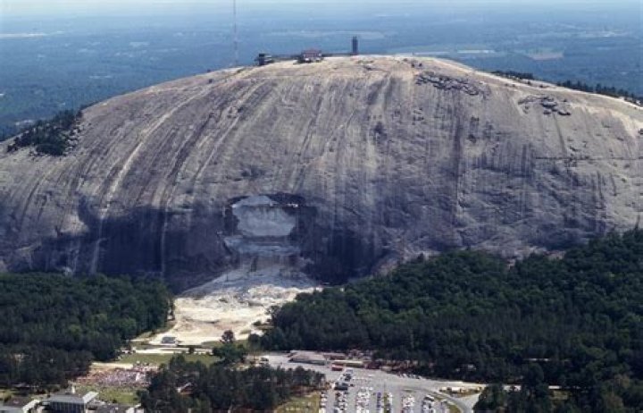 Whos carved on stone mountain?