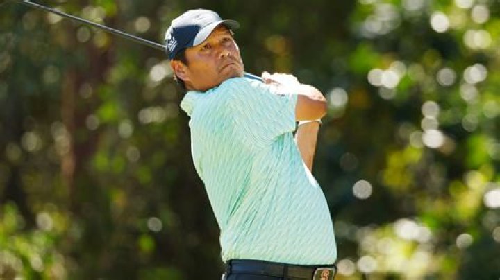 Why did notah begay retire from golf?
