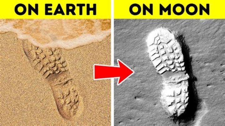 Why footprints stay on the moon?