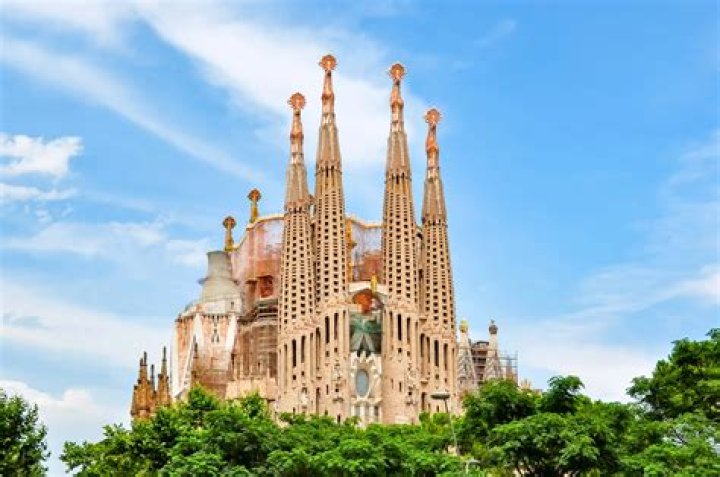 Why is sagrada familia called sagrada familia?